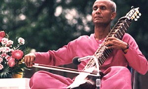 sri_chinmoy_playing_esraj1